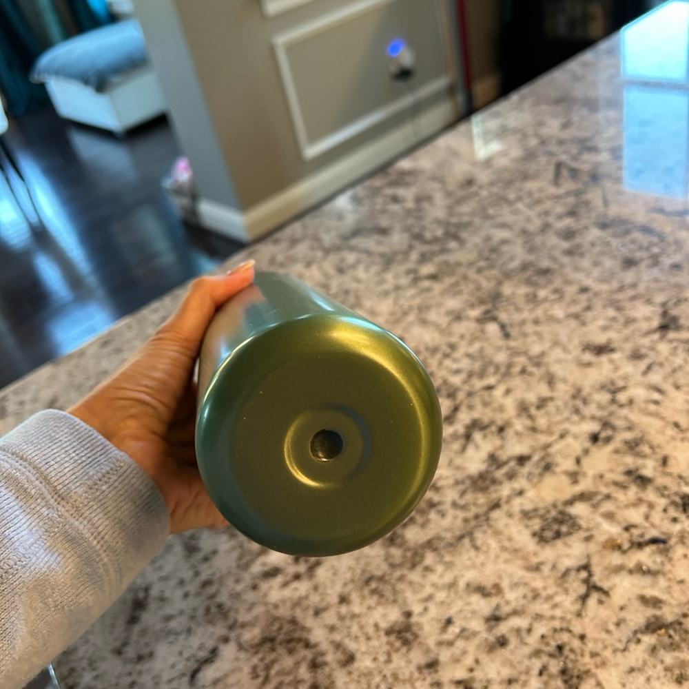 NEW Lululemon green Water Bottle never used no tag - Picture 5 of 6